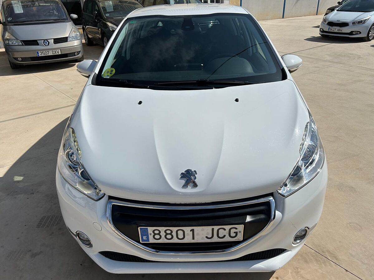 PEUGEOT 208 1.6 HDI ALLURE AUTO SPANISH LHD IN SPAIN 51000 MILES STUNNING 2015